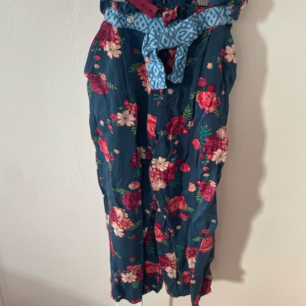 Great used condition. Size 4. Matilda Jane pants. Navy with flowers.